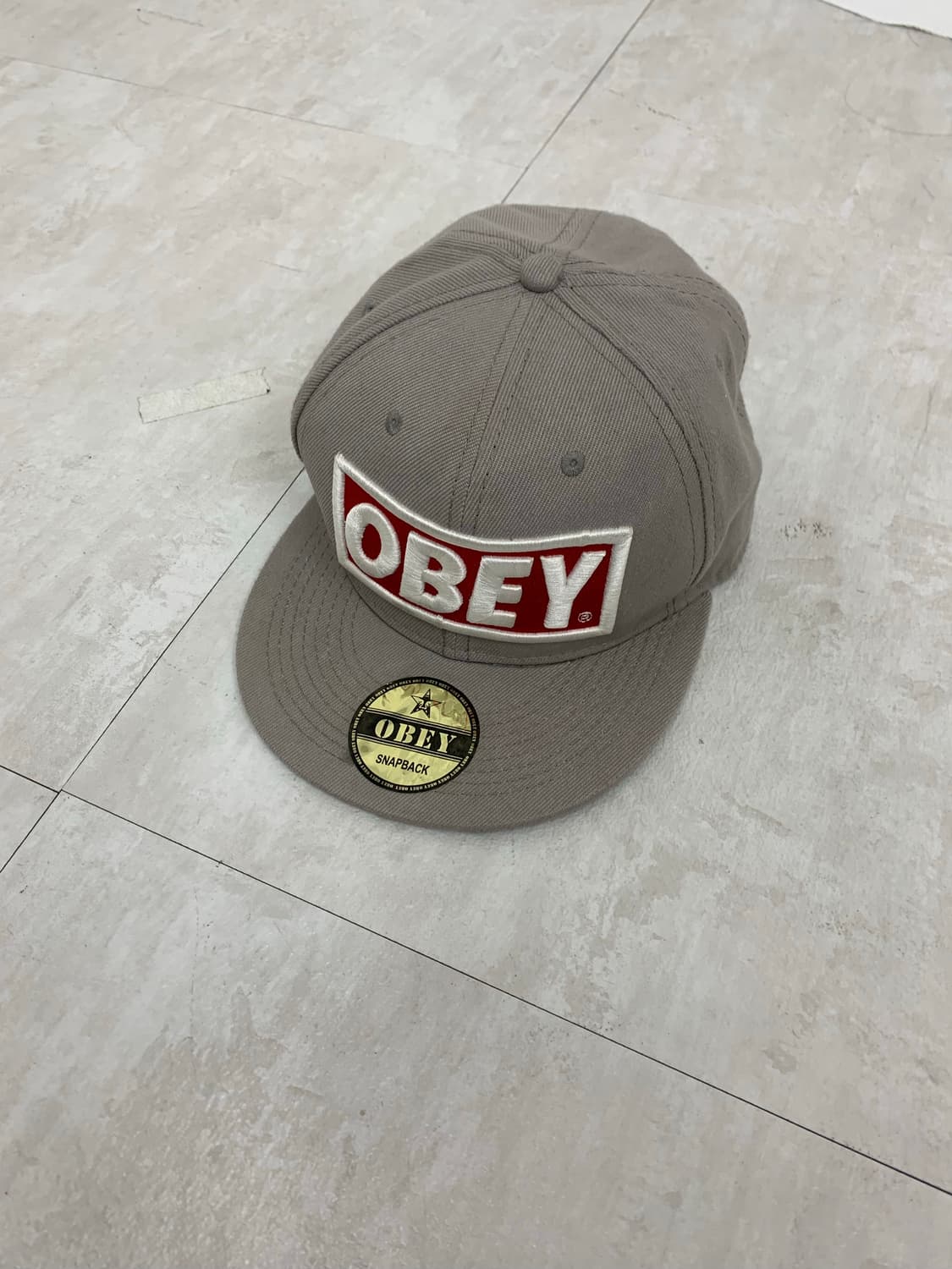 오베이 그레이 일자챙 상품이미지1