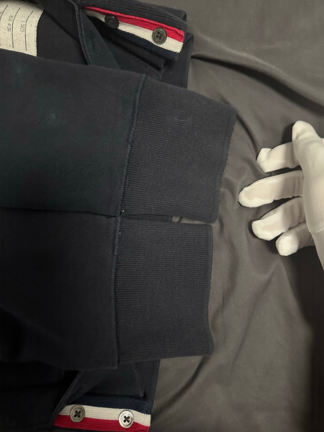 (정품) 톰브라운 삼선 네이비 맨투맨 2사 상품이미지3