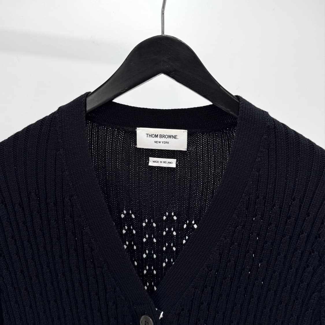 [36사이즈] 톰브라운 사선완장 울 가디건 네이비 (FKC557A) 상품이미지6