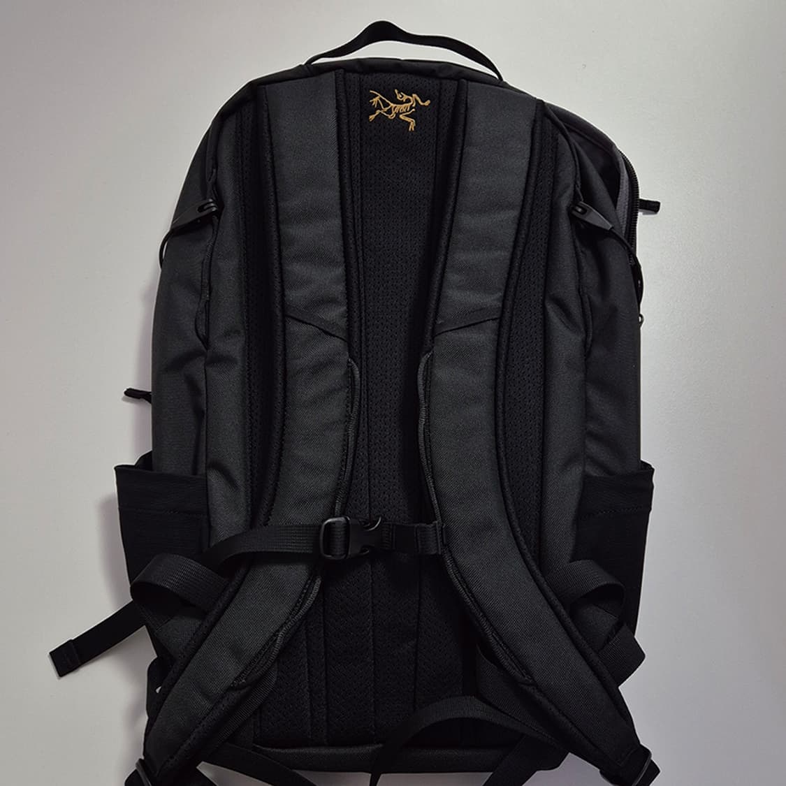  아크테릭스 맨티스 16L 경량 백팩 SS26 블랙 상품이미지3