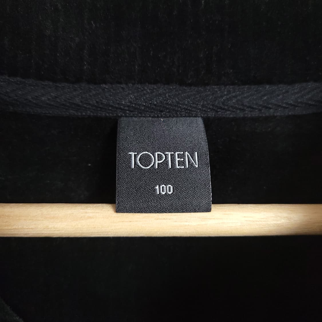 (100) TOPTEN 탑텐 블랙 하이넥 반집업 플리스 벨벳 상품이미지2