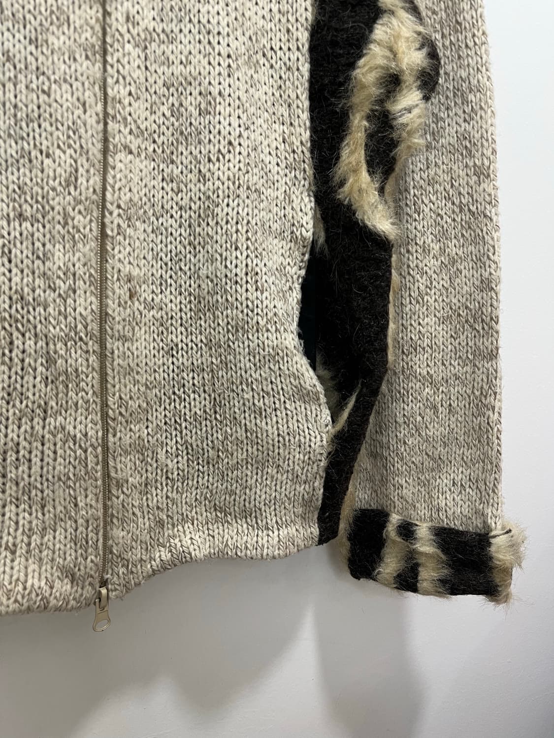 TR3NTO 퍼 디테일 니트 집업 상품이미지6