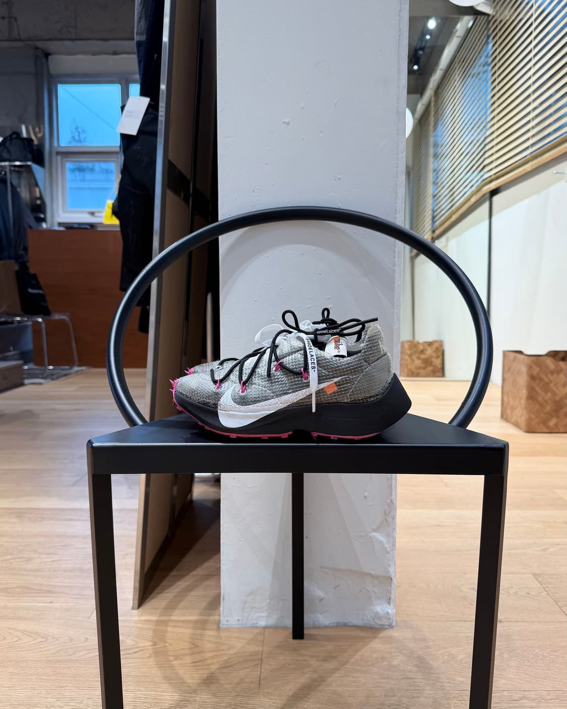 오프화이트 x 나이키 블랙핑크 베이퍼 스트리트 스니커즈  상품이미지5