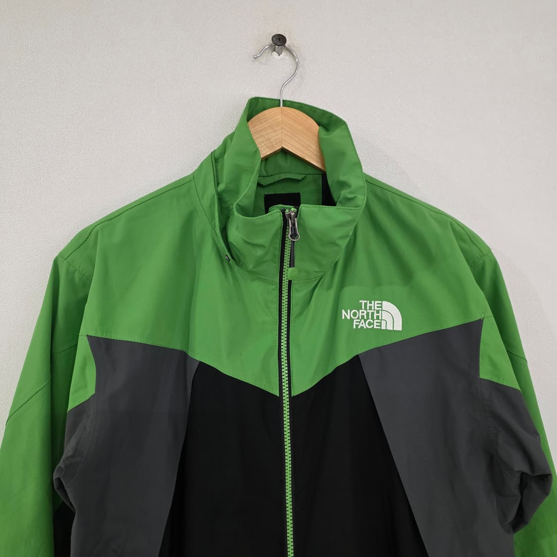 노스페이스 바람막이 90 그린/블랙/그레이 상품이미지3