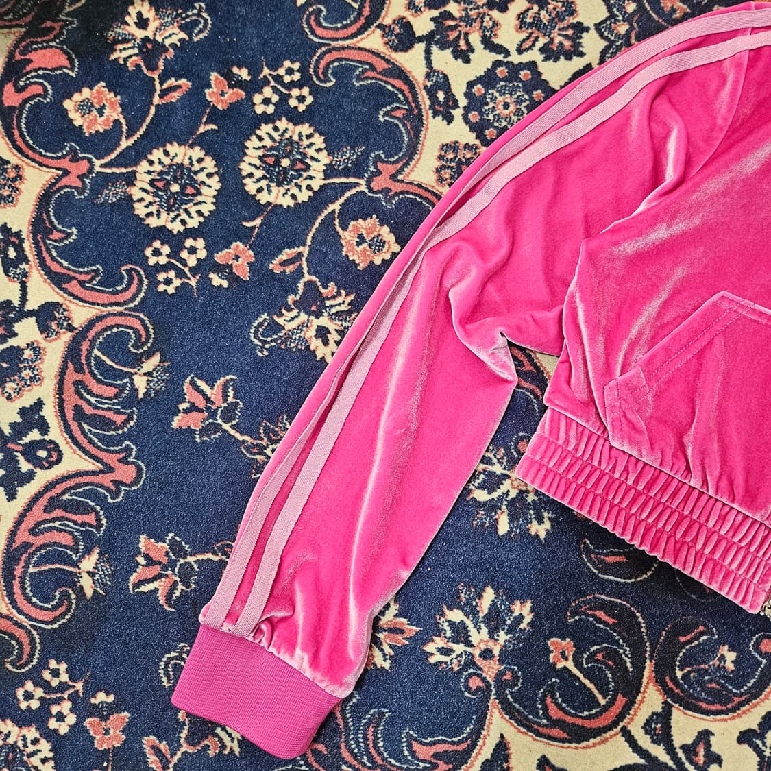 널디(Nerdy) 23fw 벨루어 후드 크롭 저지 S size 상품이미지4