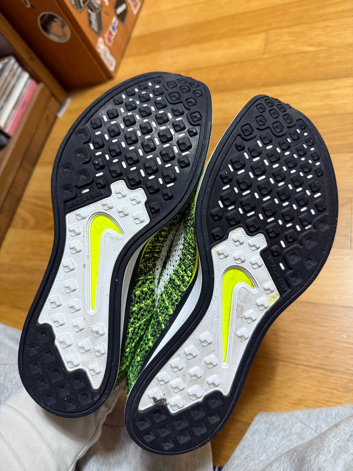 255 나이키 플라이니트 레이서 볼트 상품이미지8