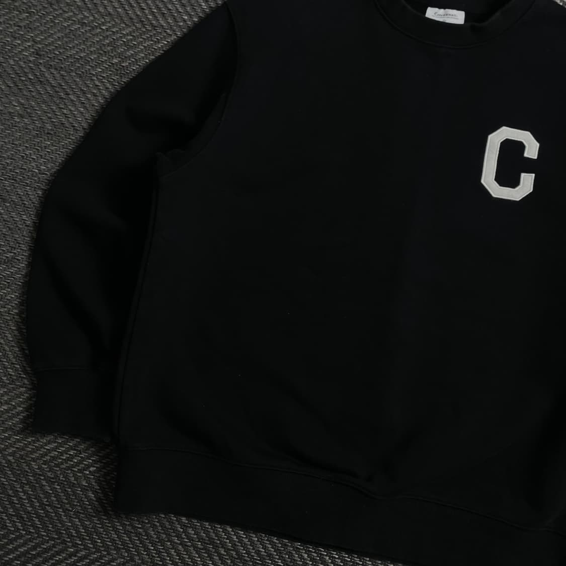 커버낫 C로고 패치 박시핏 맨투맨 블랙 y 4153 상품이미지4