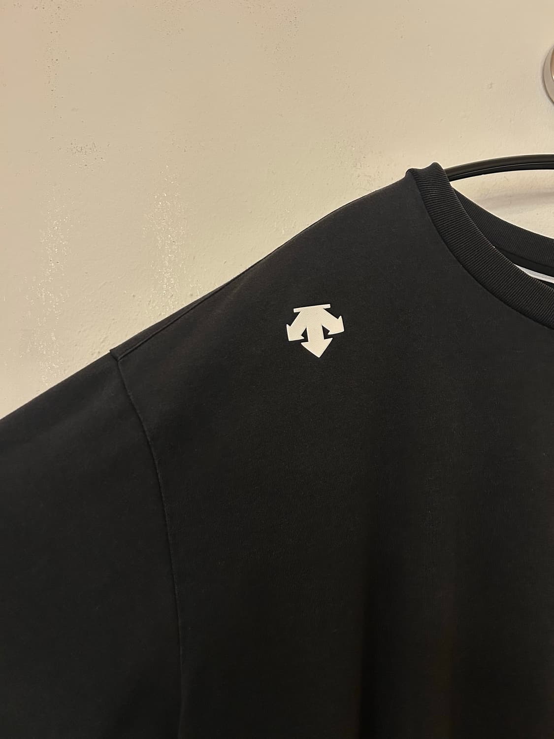 데상트 블랙 반팔 티셔츠 M (실측 100-105) 상품이미지2