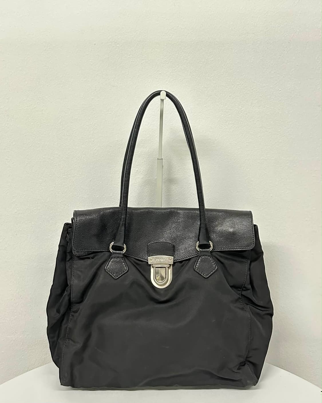 프라다 리나일론 플랩 숄더 토트백 상품이미지1