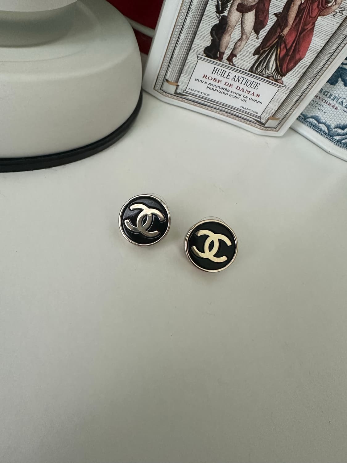샤넬 로고 라운드 귀걸이 상품이미지1