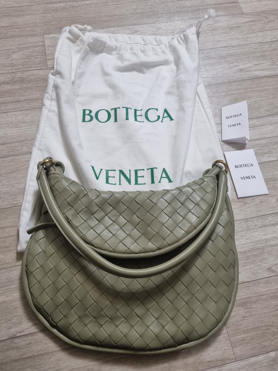 보테가베네타 제멜리 M사이즈 상품이미지1