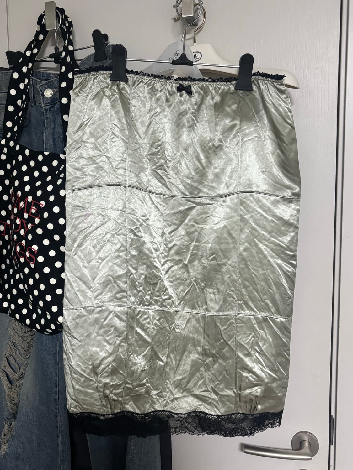 마지셔우드 새틴 레이스 미디 스커트 / 정가 159,000 상품이미지4