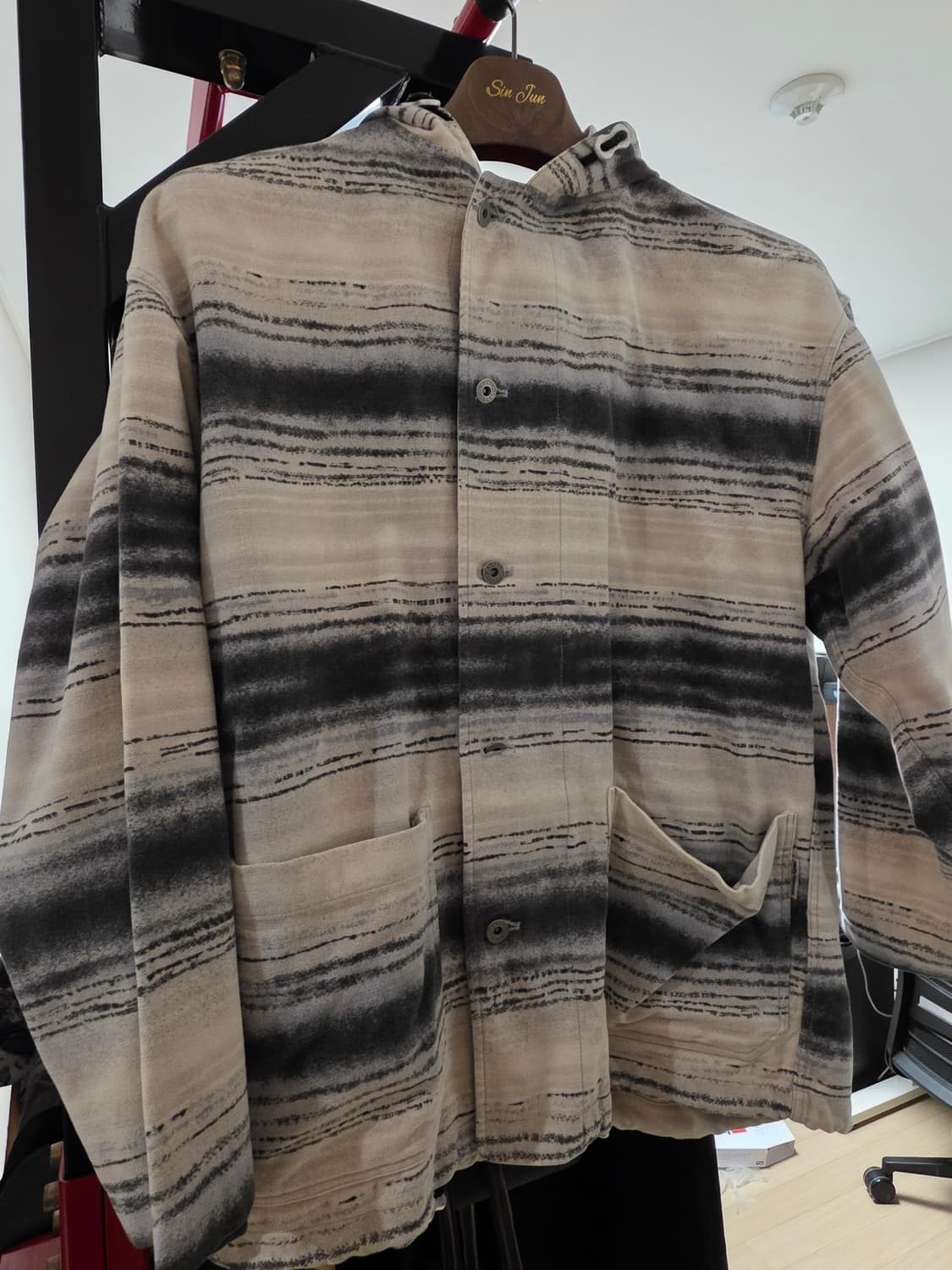 헬리한센 스트라이프 패턴 하프코트  상품이미지1