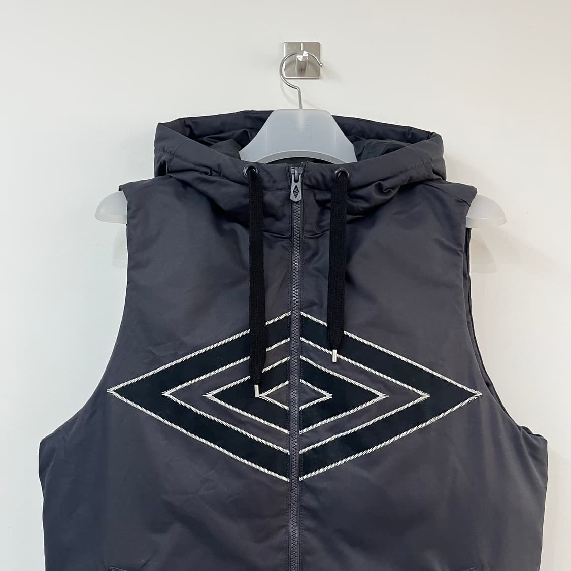 엄브로 자수 빅로고 패딩 조끼 상품이미지4