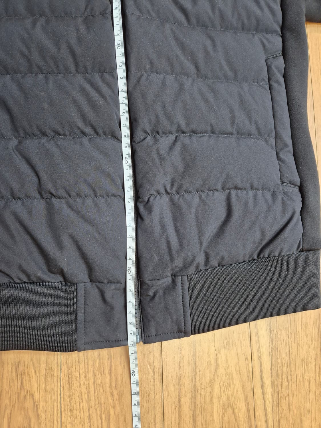 디스커버리 익스페디션 키즈 패딩 점퍼 블랙 색상입니다. 사이즈는 140으 상품이미지5