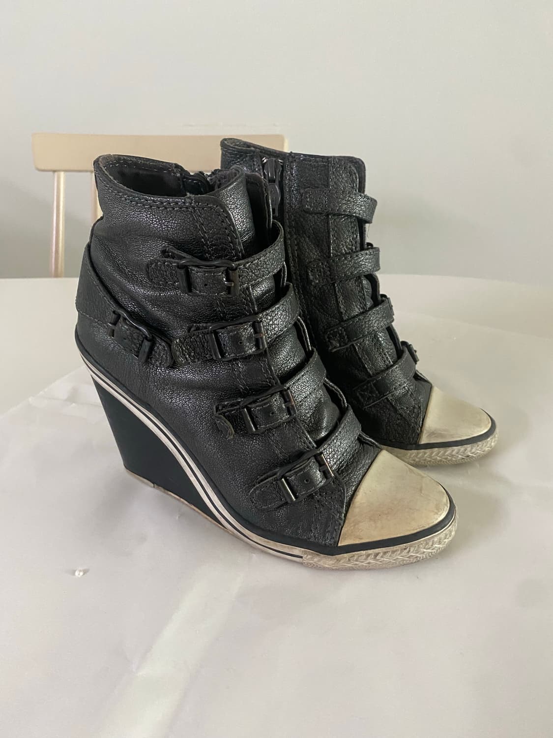 Ash 메탈릭 블랙 웨지스니커즈 상품이미지1