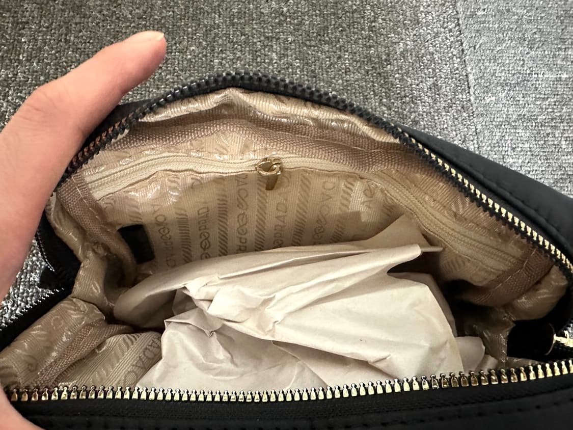 프라다뷰티 심플 사각 파우치 블랙  상품이미지8