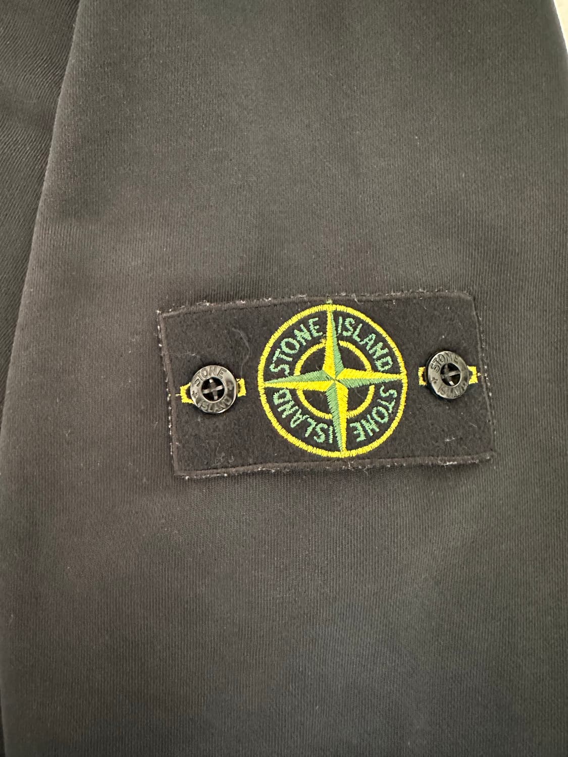 스톤 아일랜드 후드 집업 블랙 - 25FW 상품이미지3