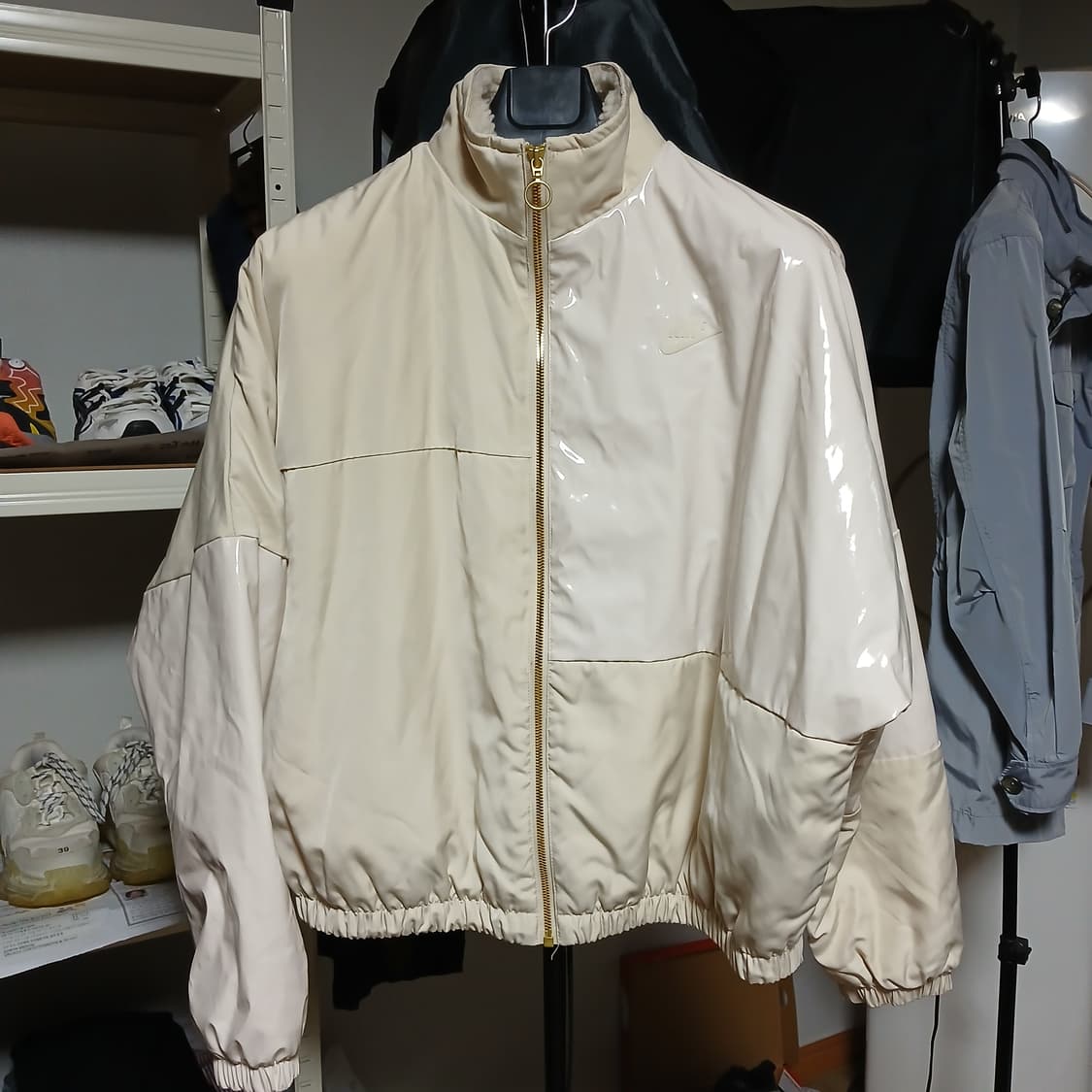 Nike 나이키 우먼 유광 점퍼 패딩 오버핏 상품이미지1