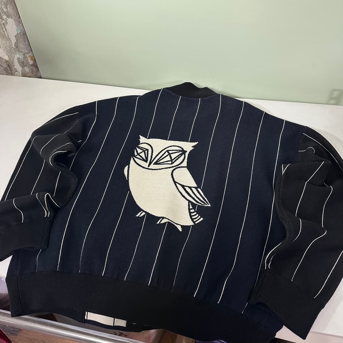 우먼OS 럭키슈에뜨 다크네이비 백로고 울 바시티자켓 상품이미지1