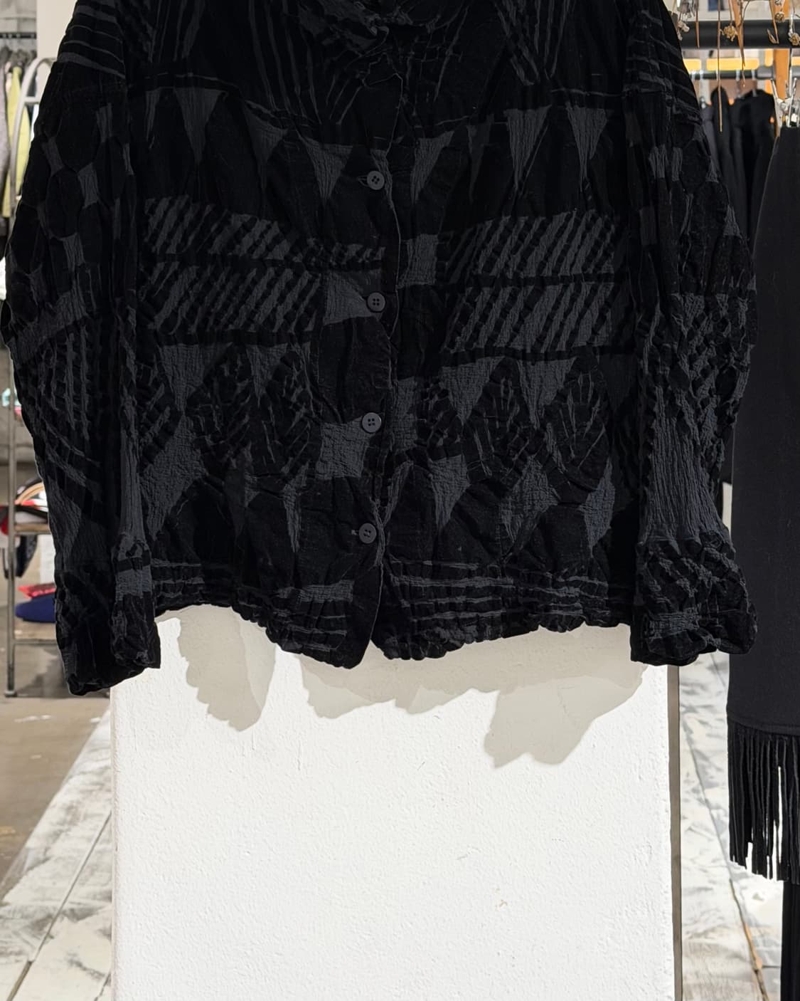 이세이 미야케 미 블랙 벨벳 하이넥 자켓 상품이미지5