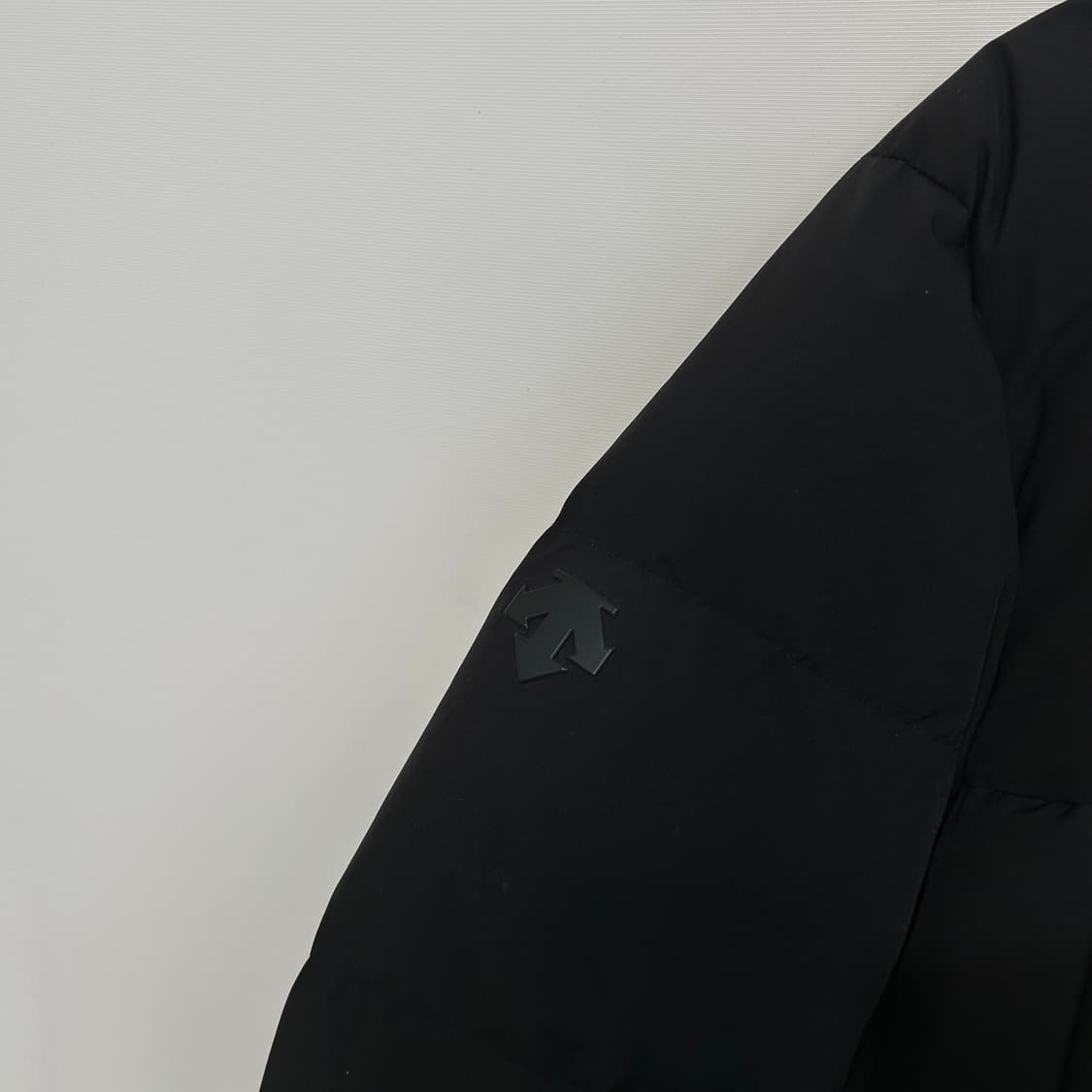 데상트 남성 오리털 패딩 95 블랙 상태최상 상품이미지2