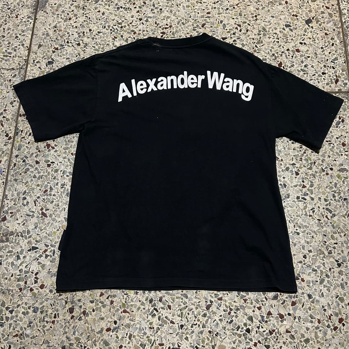 알렉산더 왕(Alexander Wang) 러버라이즈 로고 블랙 티셔츠 상품이미지5
