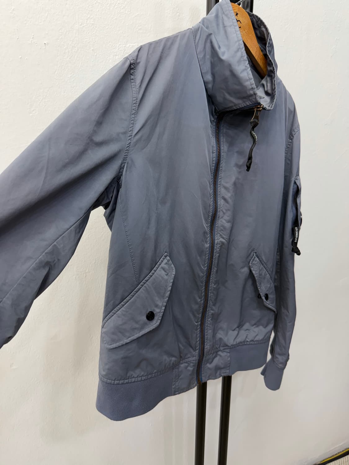 매장판정품) CP컴퍼니 렌즈 코팅 블루종 바람막이자켓 M 상품이미지2