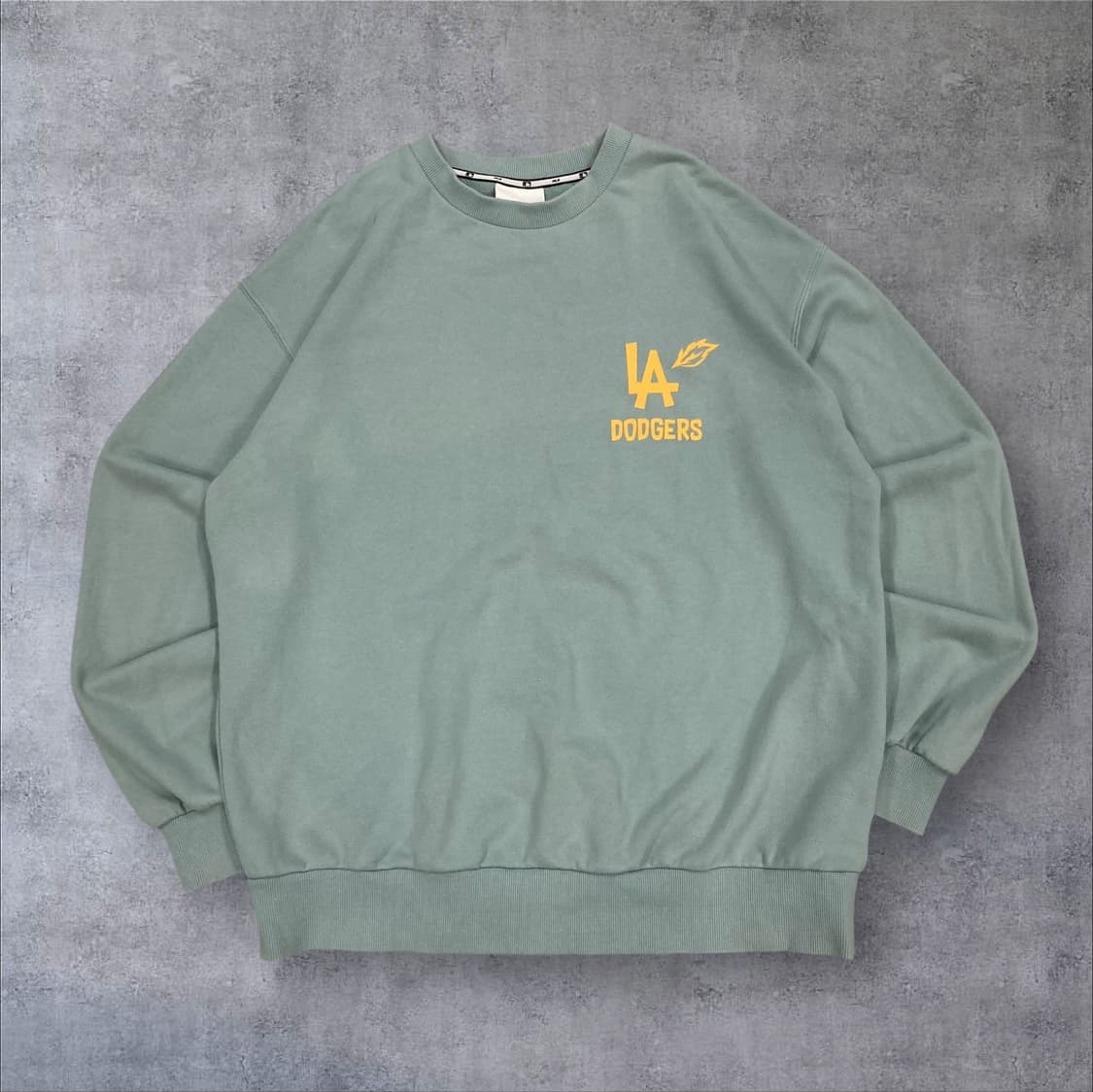 MLB 스카이 컬러 LA다저스 빅로고 맨투맨  상품이미지2