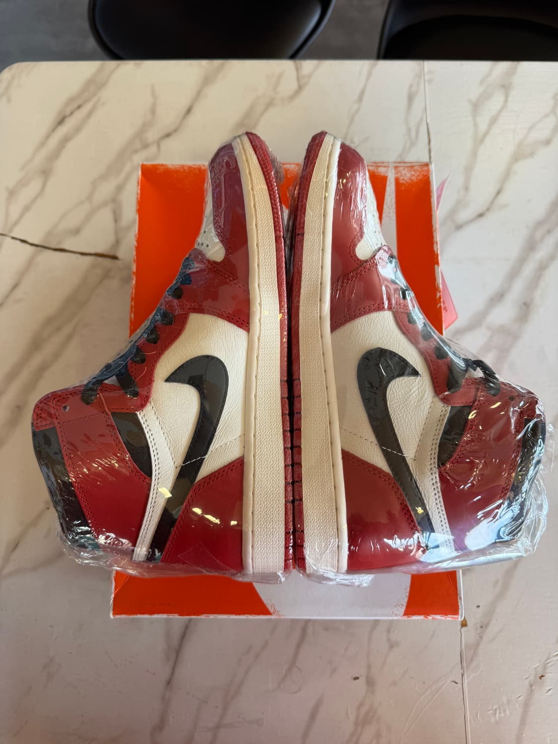 조던1 레트로 하이 OG 시카고 로스트 앤 파운드(2022) 265 팝니 상품이미지3