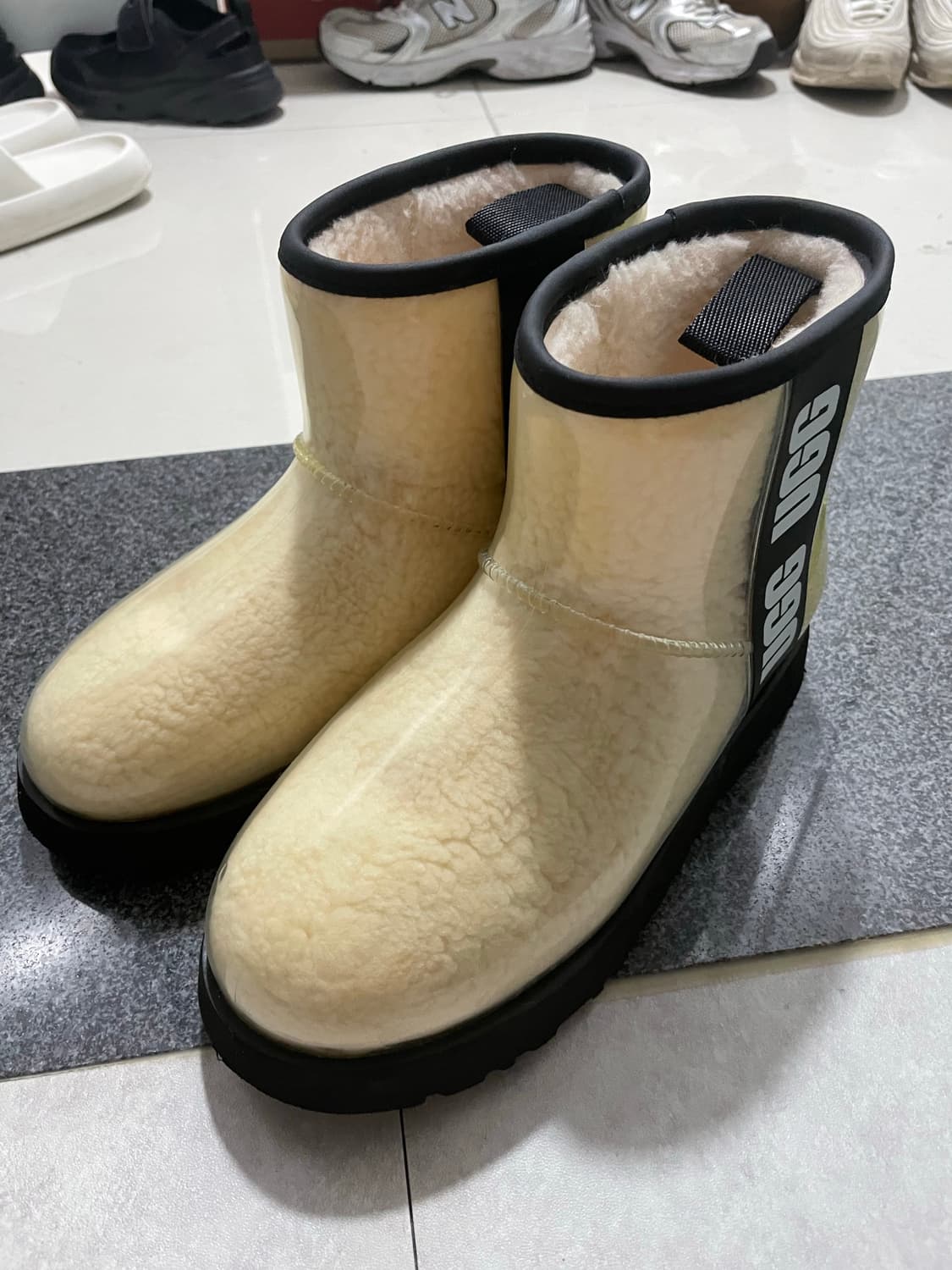 미국 UGG 로고 그래픽 클리어 미니 부츠 상품이미지2