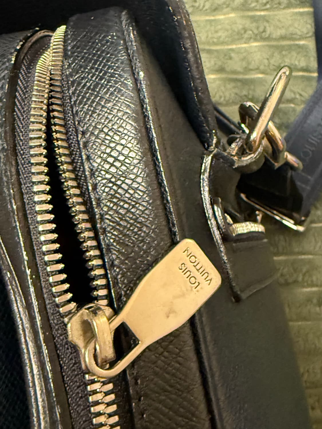 루이비통 바실리 타이가 서류가방 떨이 상품이미지5