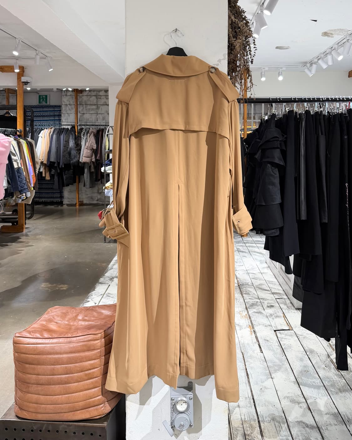 mm6 베이지 실크 더블 버튼 트렌치 코트 상품이미지8