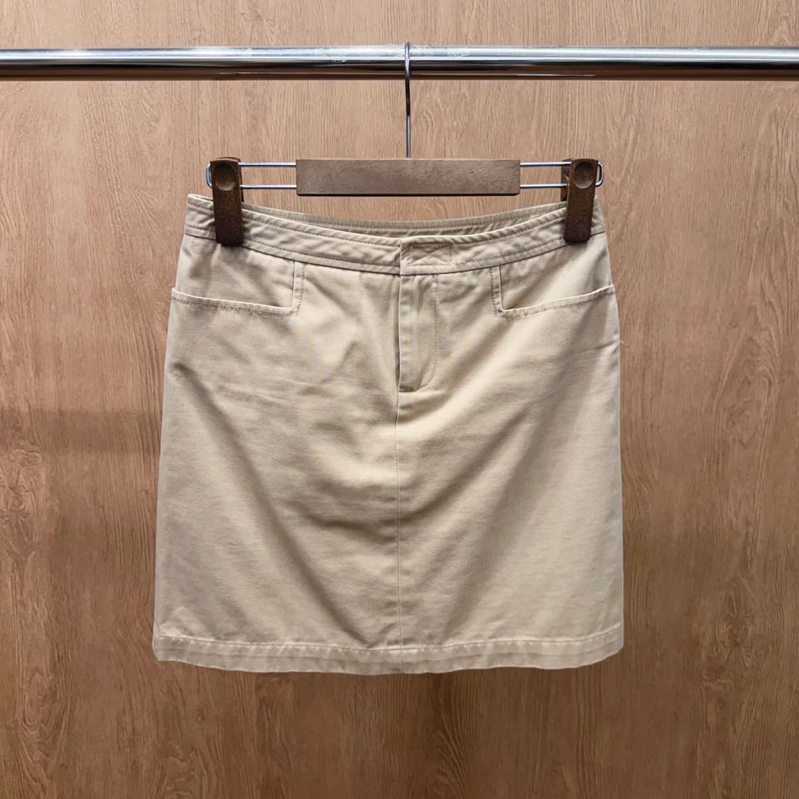 아르마니 익스체인지 미니 스커트 사이드 로고 탭 디테일 H라인 베이지 상품이미지2