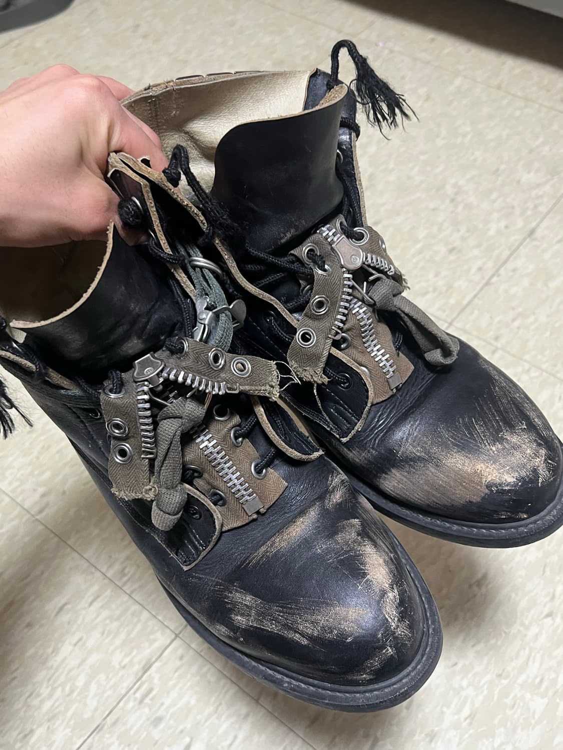 Undercover 06ss “T”기 스터드 부츠 상품이미지1