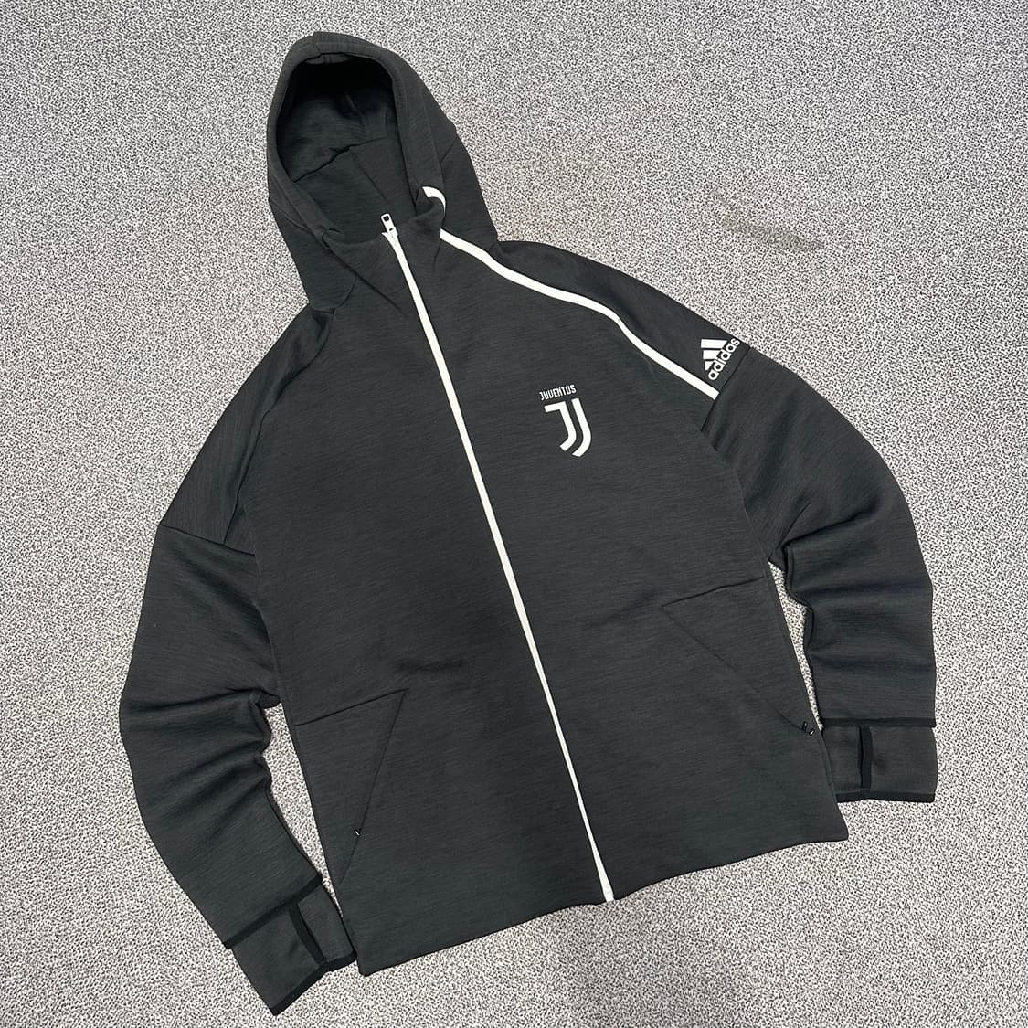 아디다스 유벤투스 후드집업 상품이미지1