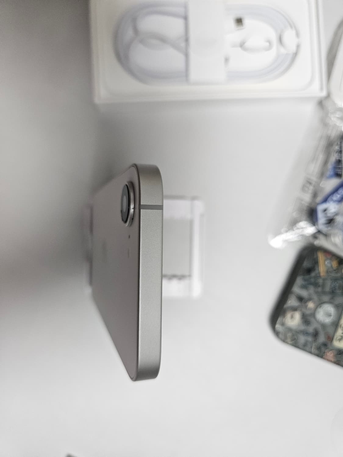 아이폰16e 상품이미지3