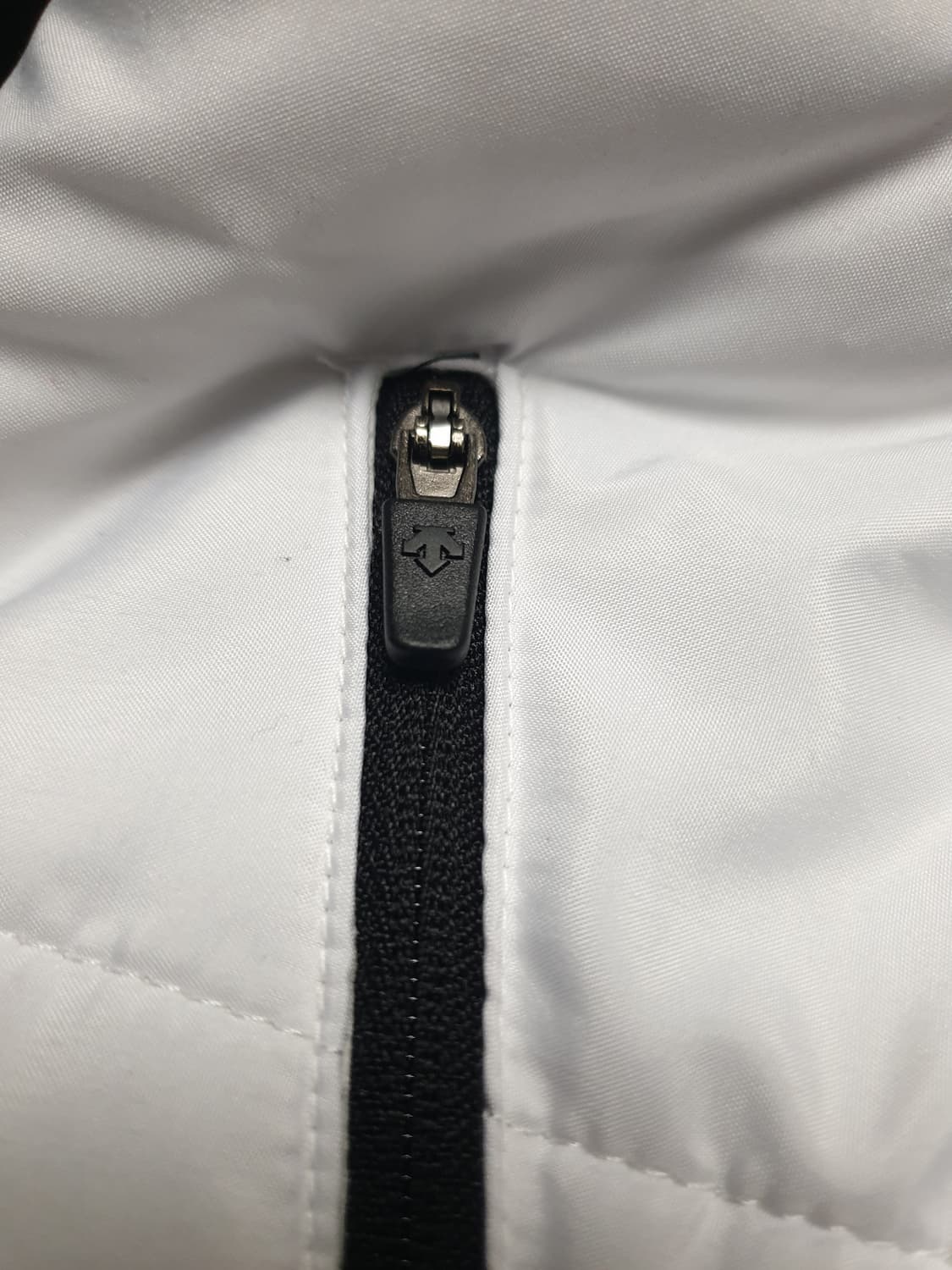 데상트 재팬 스위스스키 경량 패딩 조끼 (XL) 상품이미지3