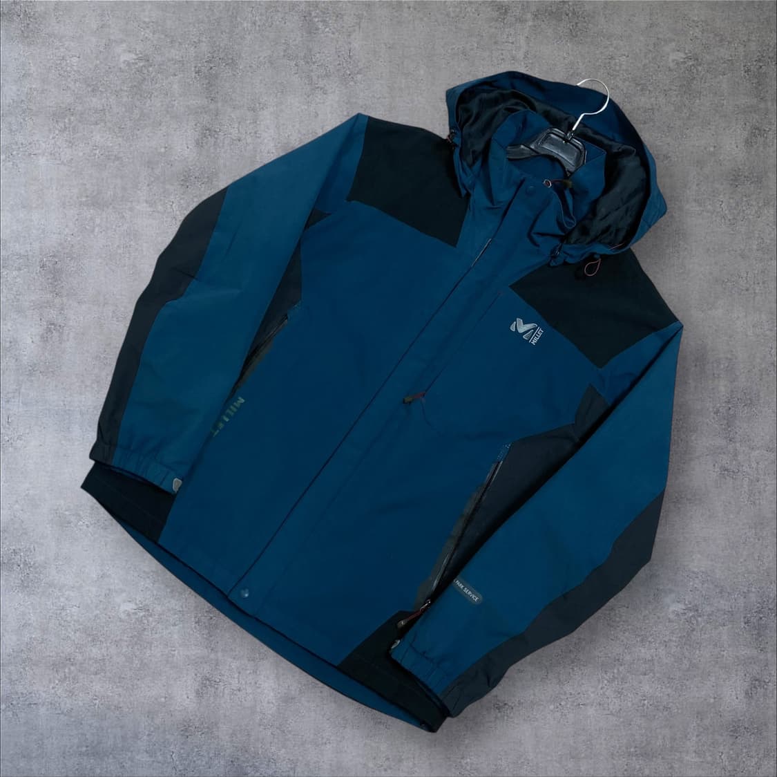 밀레 스몰 로고 네이비 바람막이 상품이미지1