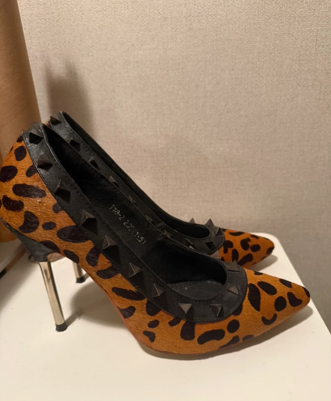 발렌티노 레오파드 스터드 힐 230 상품이미지2