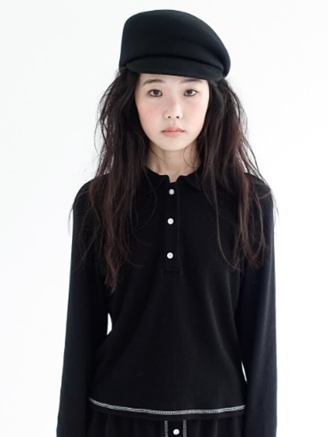 샵페어리 F.E.E.S 아일렛 라운드 카라 블라우스 블랙 상품이미지1