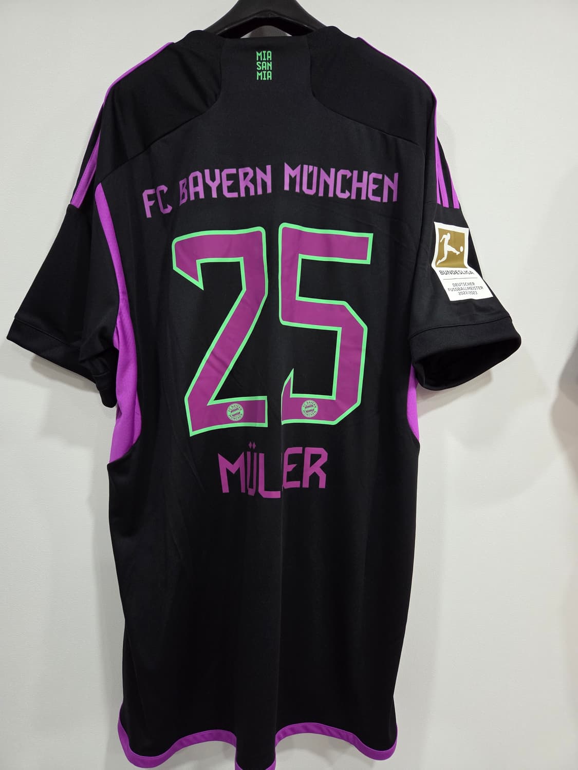 23-24 바이에른뮌헨 어웨이 뮐러 유니폼 상품이미지4