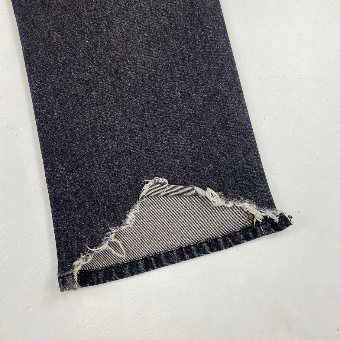 앤더슨벨 블랙 데미지 워싱 부츠컷 플레어 진 (32) 상품이미지7