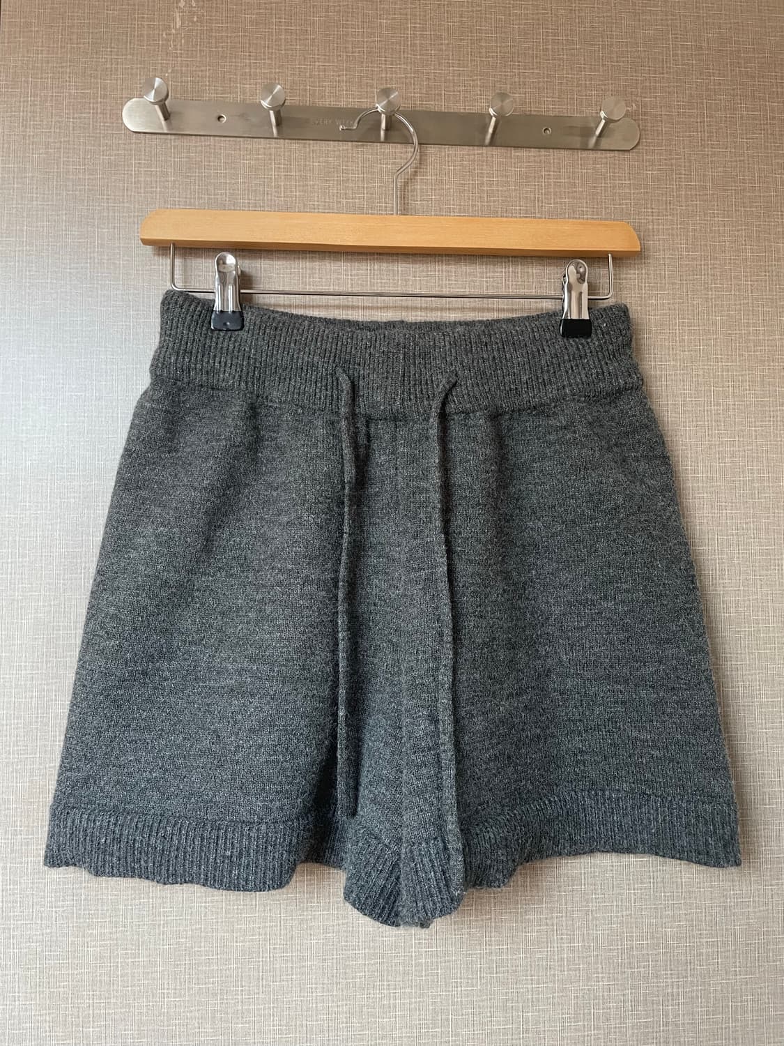 회색 니트 숏팬츠 판매 상품이미지1