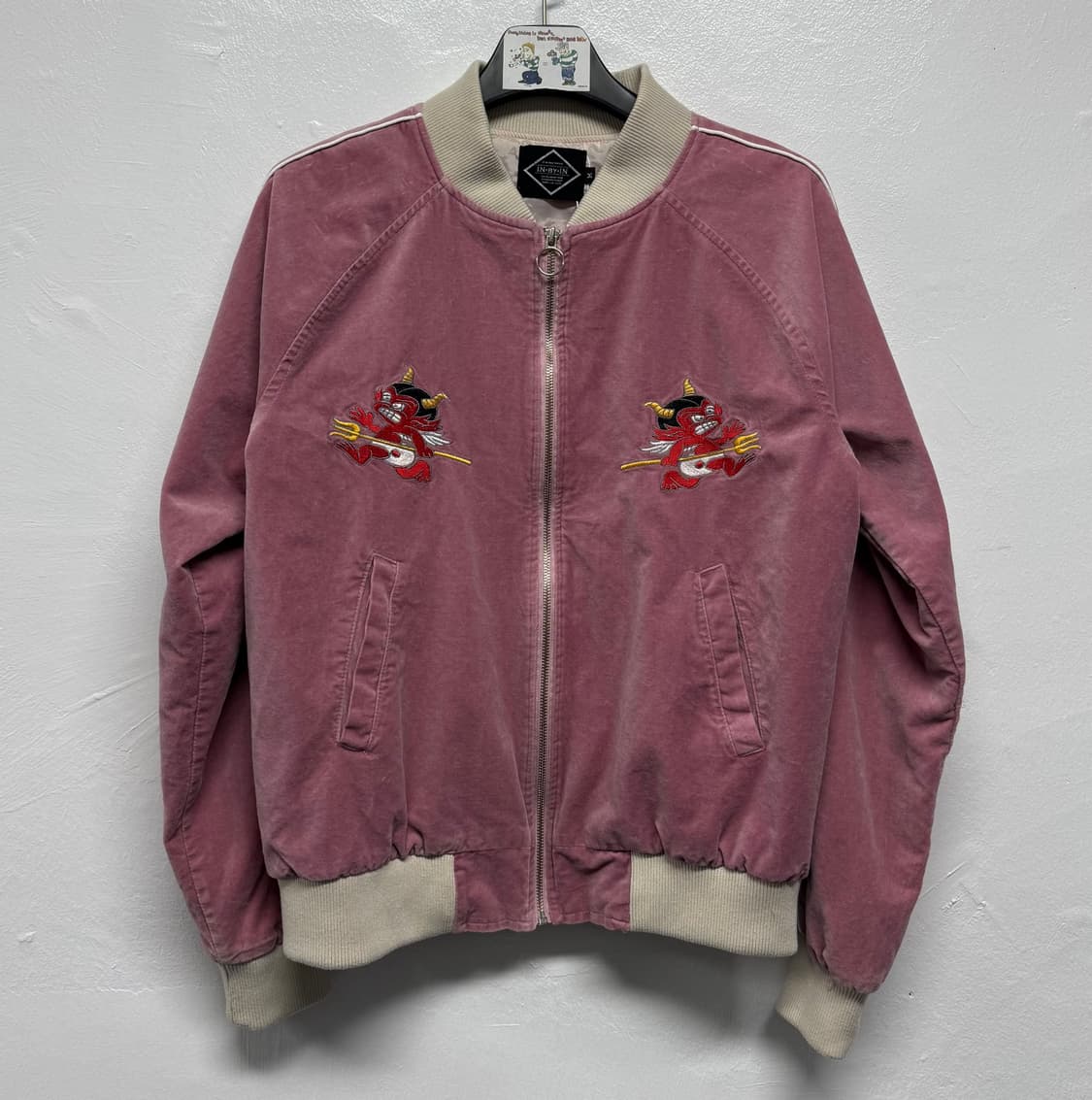 데빌 자수 벨벳 자켓 상품이미지1