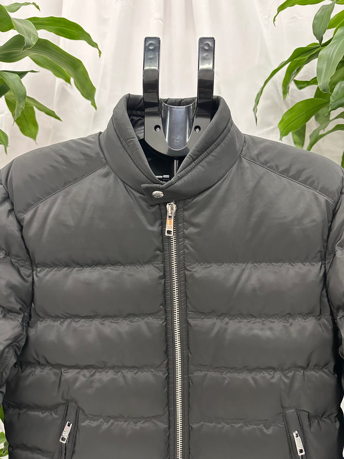 (48) 프라다 삼각로고 다운 숏 패딩 자켓 상품이미지2