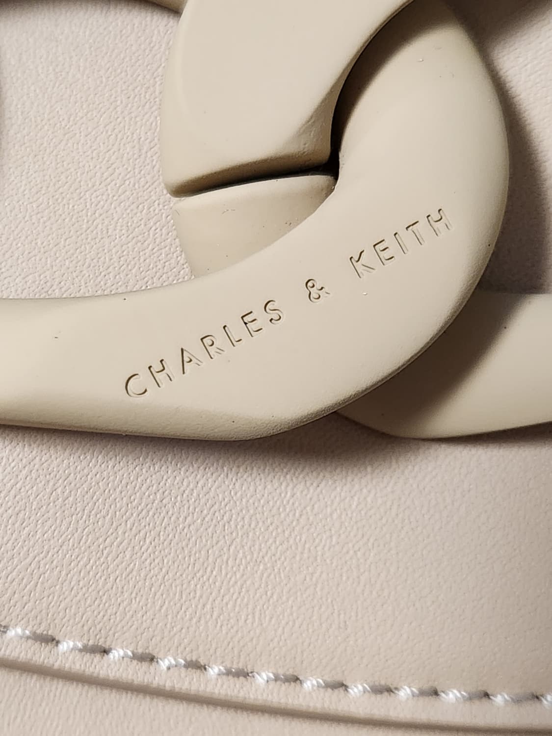 새상품급)찰스앤키스 크로스백

새건데 보관을 잘못해서 바닥에 주름생겼어요 상품이미지3