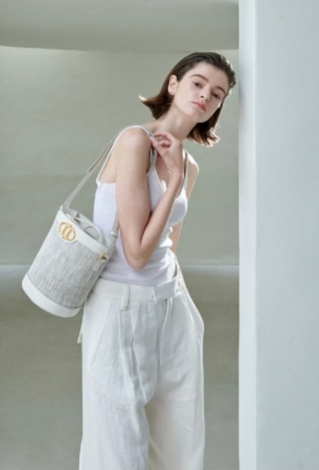 아떼바네사루노 버킷백 상품이미지1