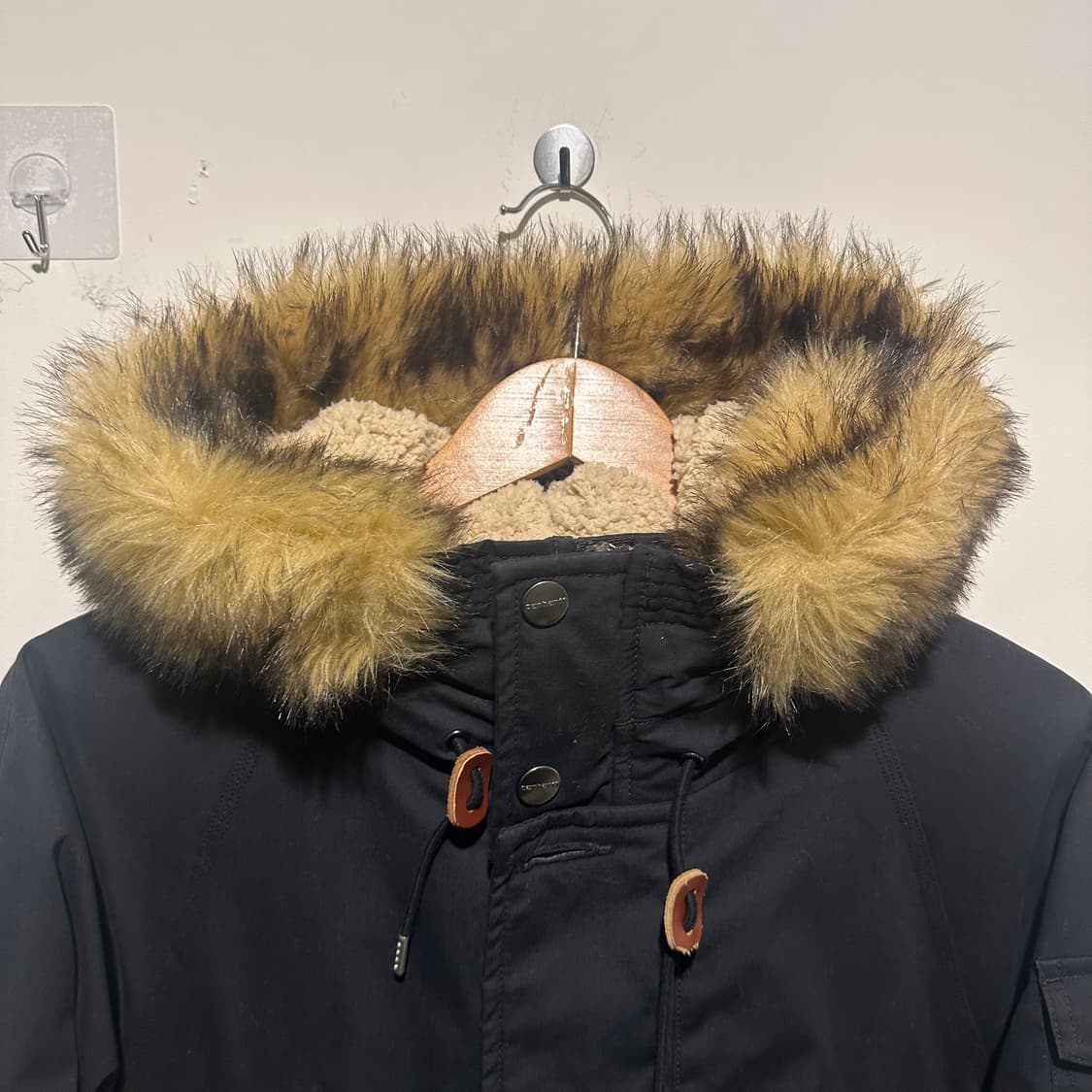 칼하트 퍼 후드 패딩 상품이미지4