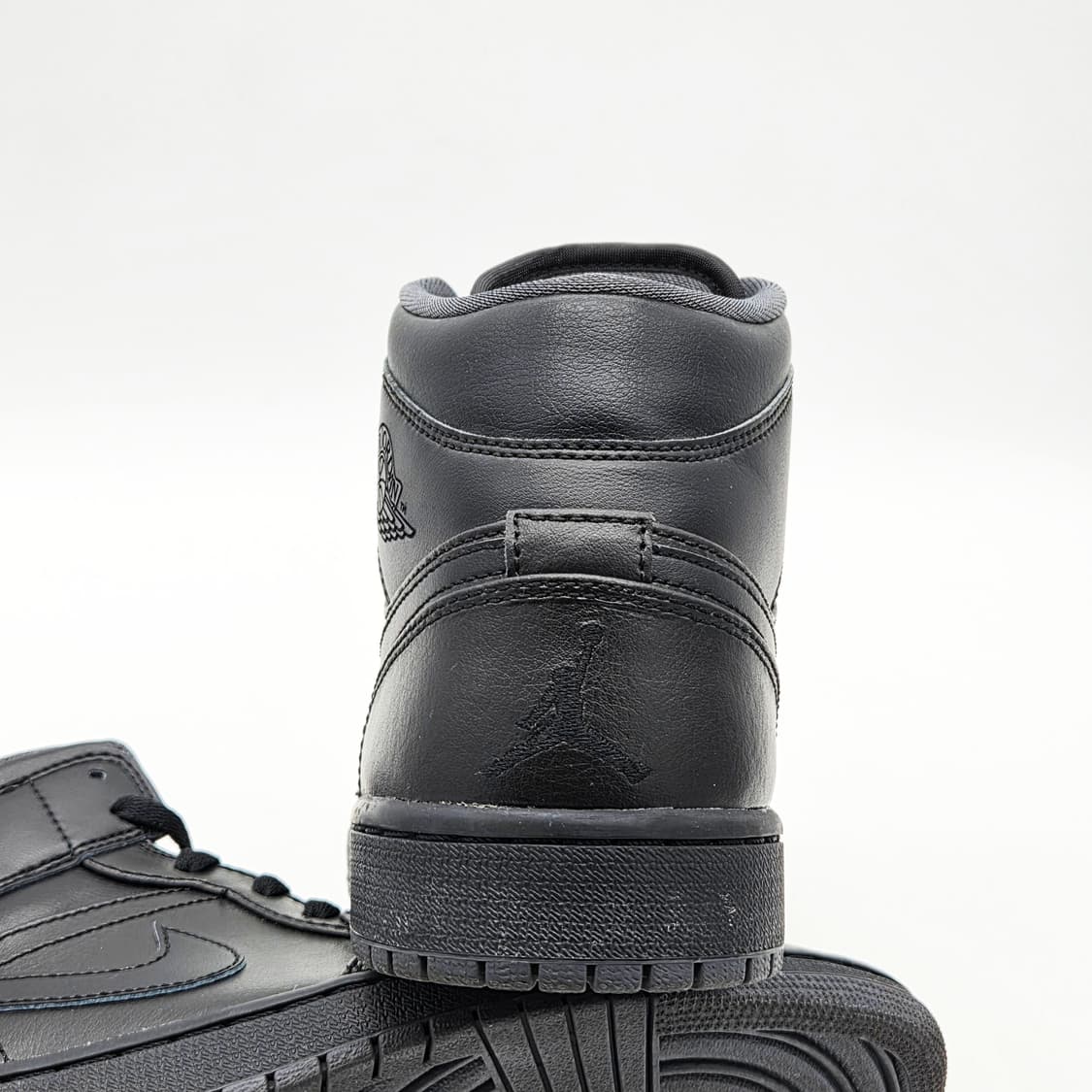 나이키 에어 조던 1 레트로 미드 블랙 2016 (265) 상품이미지2